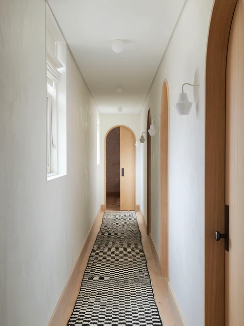 berspacee imgi_37_hallway_da13f472-7dc3-4ef4-88e1-e6f996af2a64